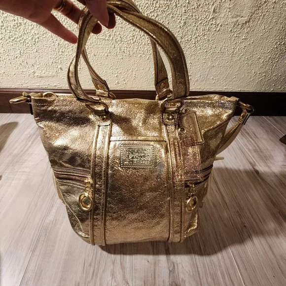 Coach Gold Shoulder Bag - Picture 2 of 15